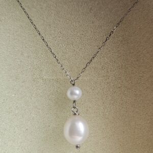 Elegant Silver Pearl Necklace
